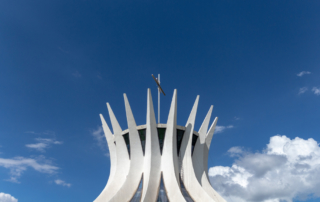 Catedral Metropolitana aniversário Brasília Brasil arq design céu azul